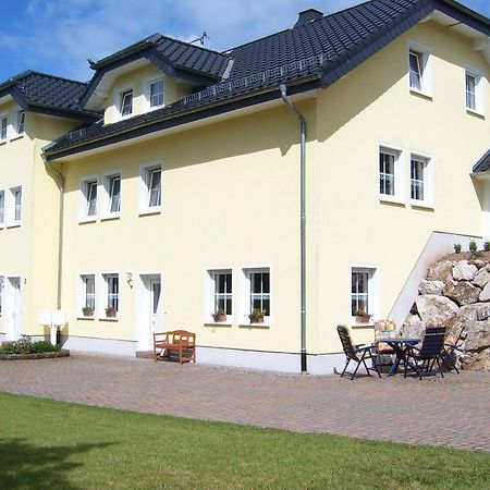 Ferienwohnung Mastiaux Mirbach エクステリア 写真