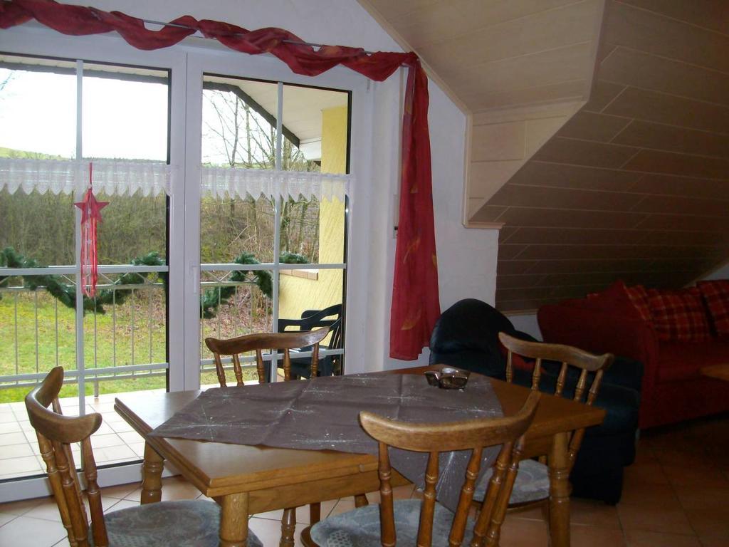 Ferienwohnung Mastiaux Mirbach エクステリア 写真