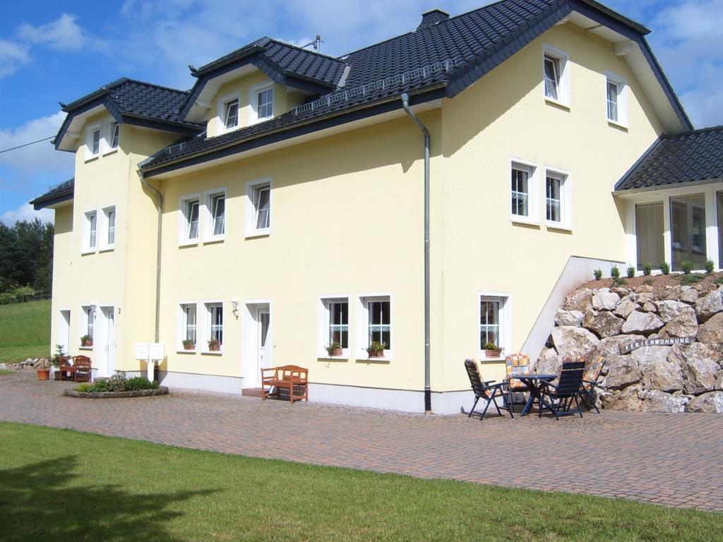 Ferienwohnung Mastiaux Mirbach エクステリア 写真